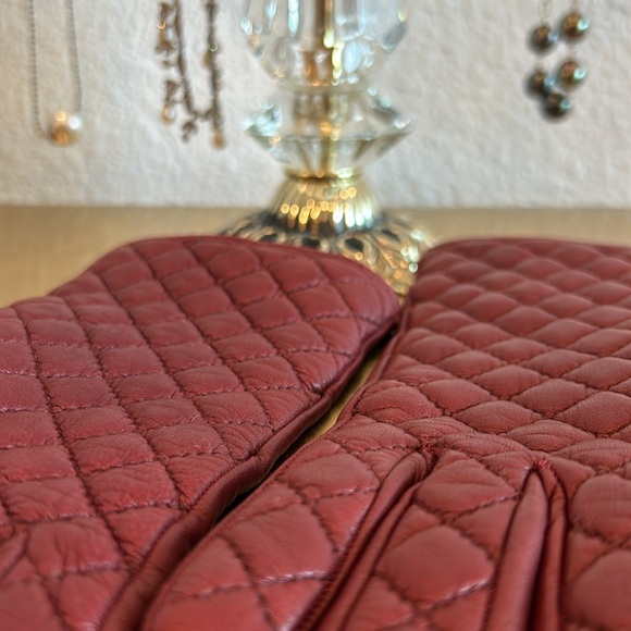 Bergdorf Goodman- Genuine Leather & 100% Cashmere - Picture 5 of 9